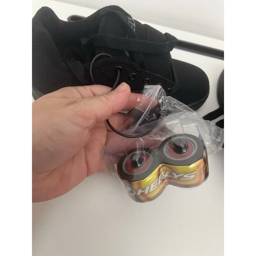 Heelys Split Wheeled Sneakers #770283H Size 2 Youth ROLLER SKATE SHOES Black